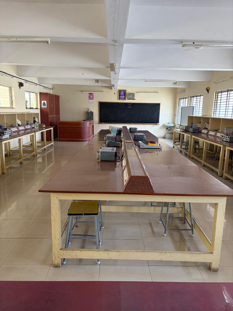 Central view of the Electronics laboratory